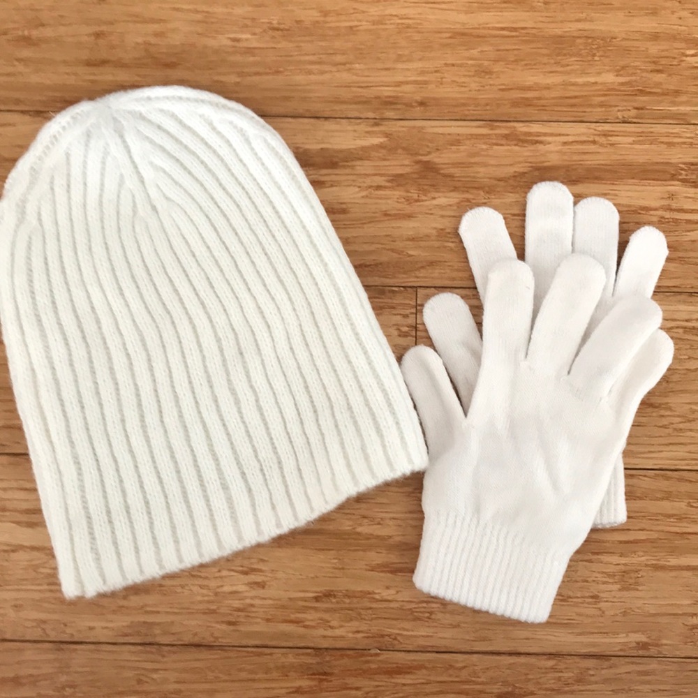 White knit gloves and hat